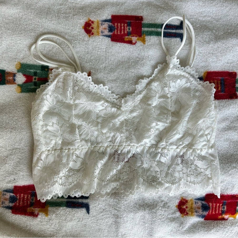 {SOLD} White (M-L) NWOT Padless Lace Bralette